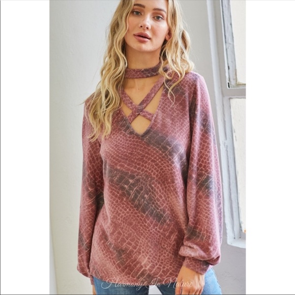 B16💗Stunning💗Rose X-Front sweater w/softest material (m) - Picture 3 of 7